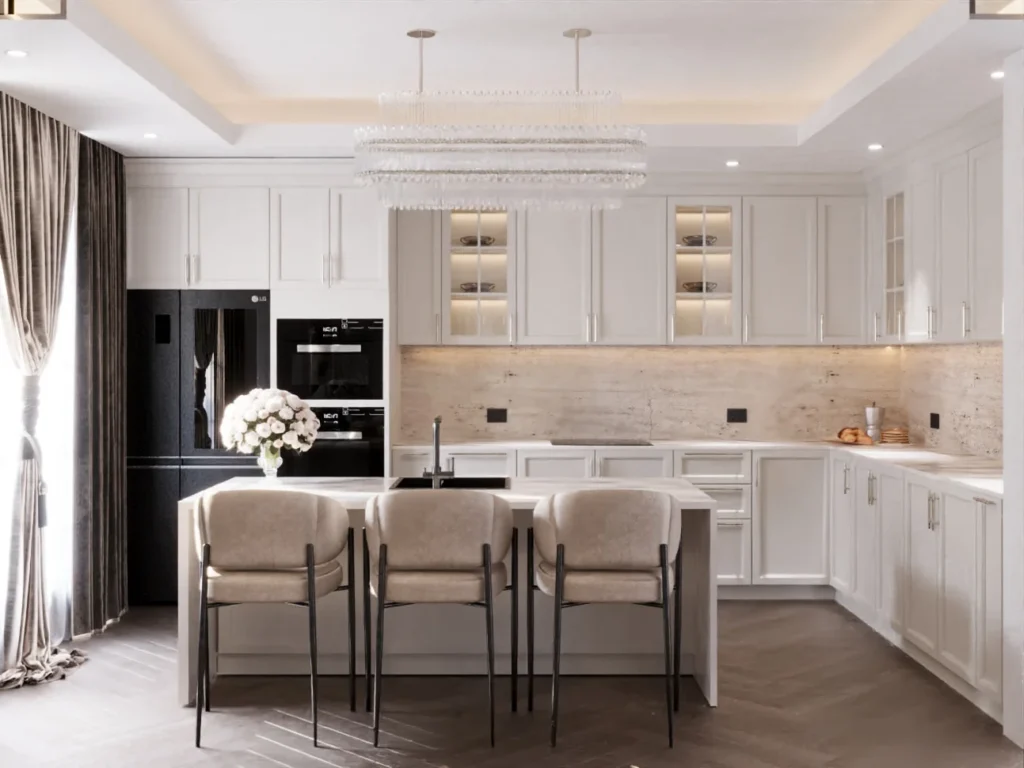 تصميم مطبخ مفتوح مودرن مع جزيرة وسطية (Kitchen Island) وكراسي بار أنيقة من أعمال تيلا تصميم فلل، يتميز بخزائن بيضاء ممتدة للسقف، إضاءة ليد مخفية، وثريا كريستال فاخرة في السعودية.