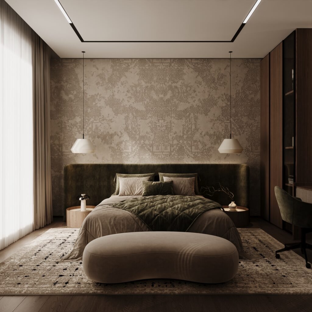 تصميم غرفة نوم ماستر فاخرة بألوان دافئة وورق جدران ذو ملمس غني، من أعمال تيلا للتصميم الداخلي وتأثيث الفلل بالرياض.